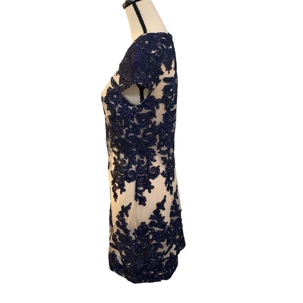 Vera Wang Navy Blue & Ivory Embroidered Lace Lined Shift Cocktail Dress Sz 4 - Picture 6 of 12